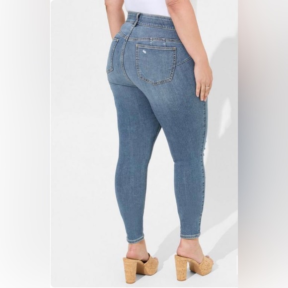 NEW! Torrid Bombshell Skinny Premium Stretch High Rise Distressed Jeans SZ 18 - Picture 4 of 12